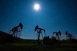 India will continue to buy Russian oil, government sources say